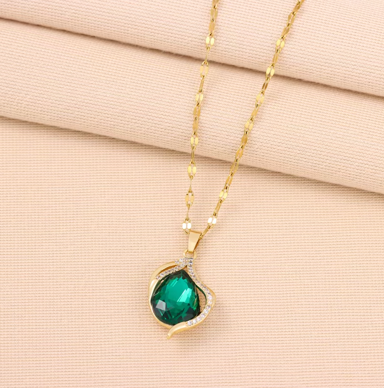 The Opulent Green Water Drop Pendant Necklace for Women